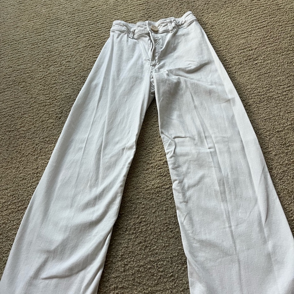 White high-waisted wide-leg Zara jeans #highwaistedjeans